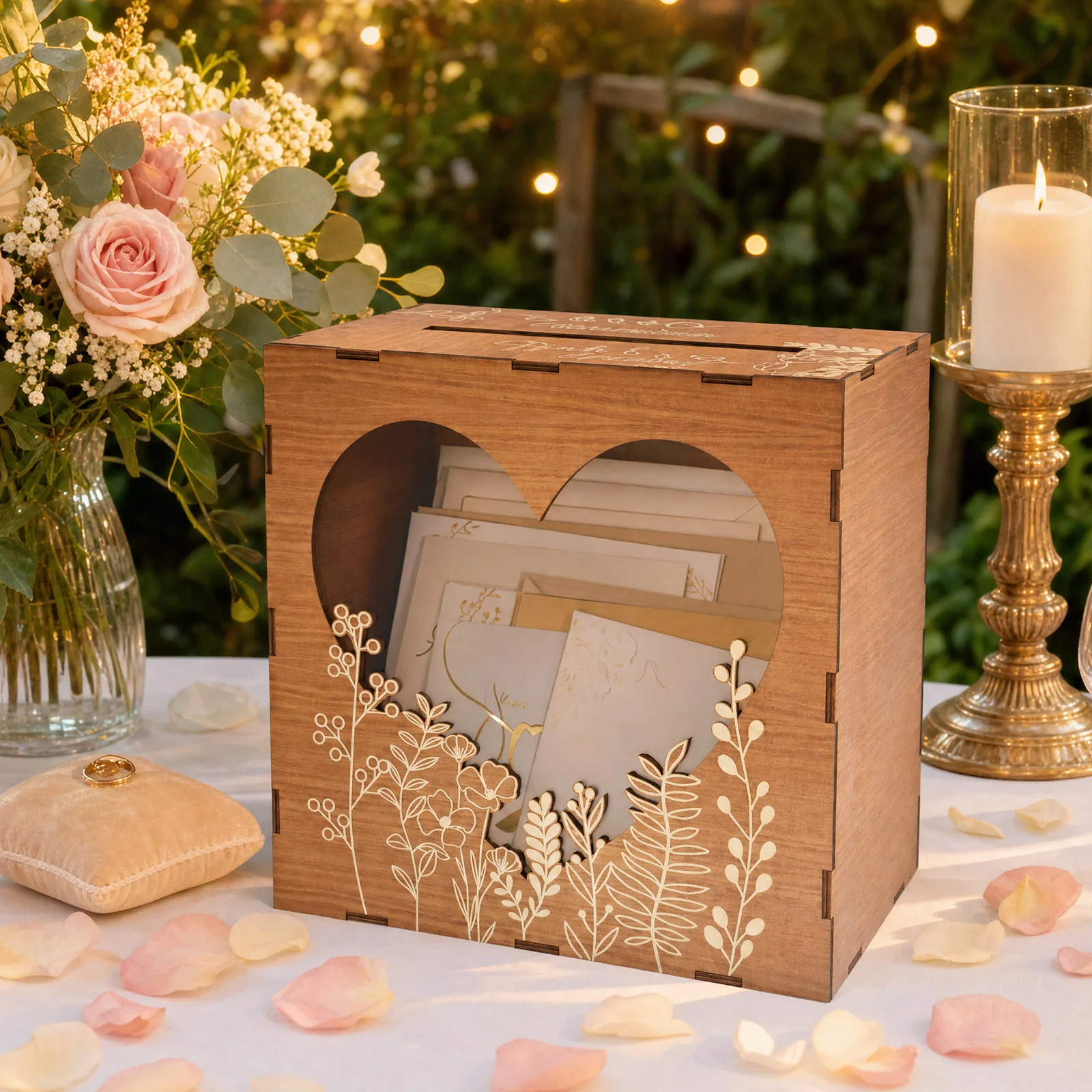 Wedding Card Box - 木製のカードボックス。結婚式の招待状や封筒、お金などを収納できる、アンティーク調の装飾品。結婚式の記念品としても最適。